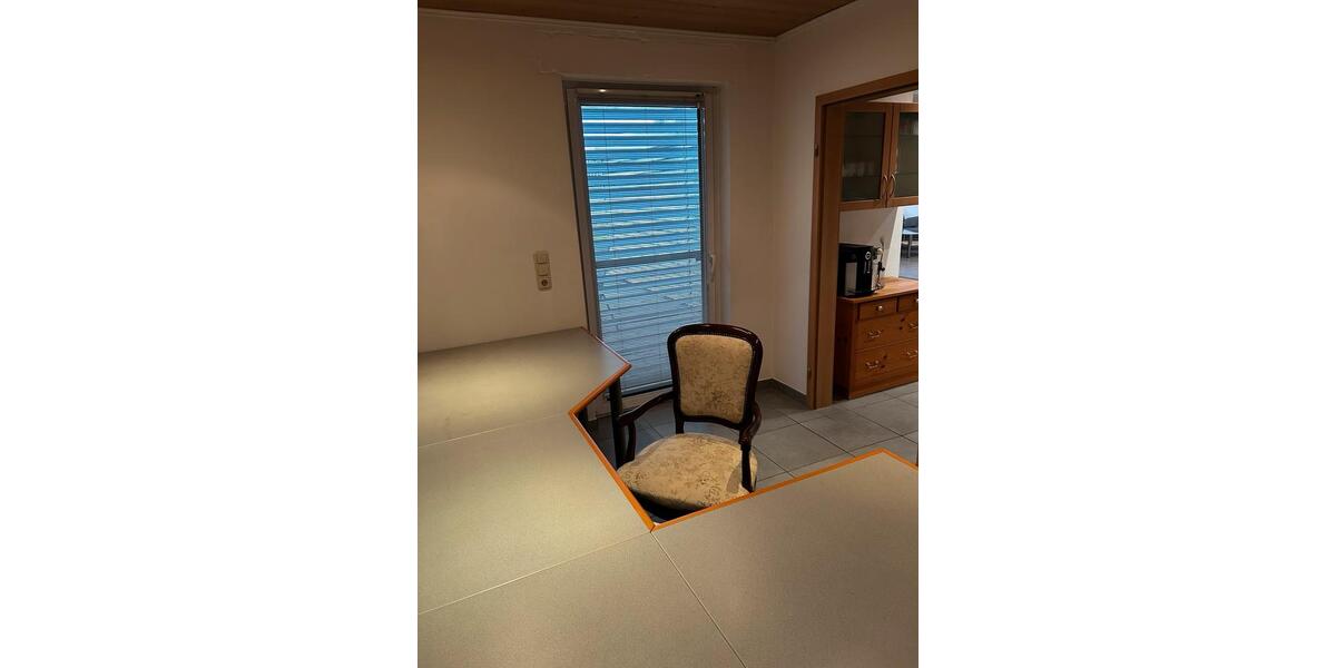 Helle 4 Zimmer Wohnung für zwei Personen oder auch als Praxis 4 zimmer