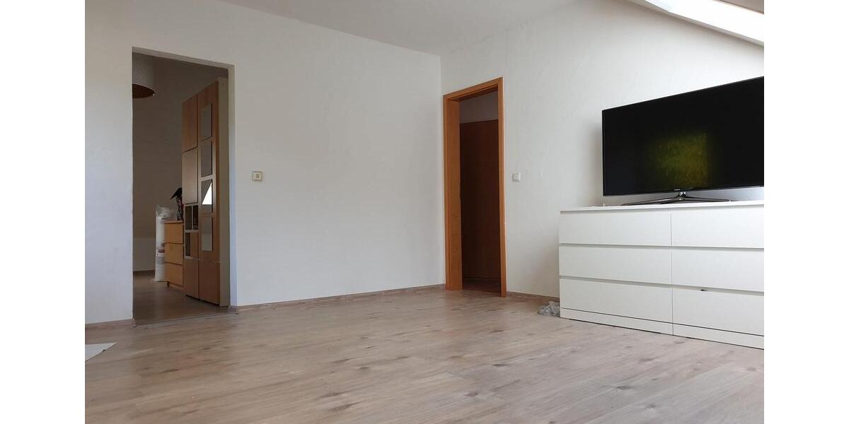 Dachgeschoßwohnung Großrinderfeld - 4 Zimmer, 105 m&sup2;, 680&euro; | Angebot:25990828