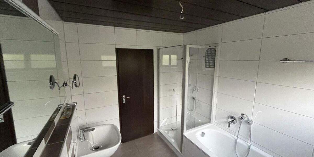 Freistehender Bungalow mit 2 Appartements 7 zimmer