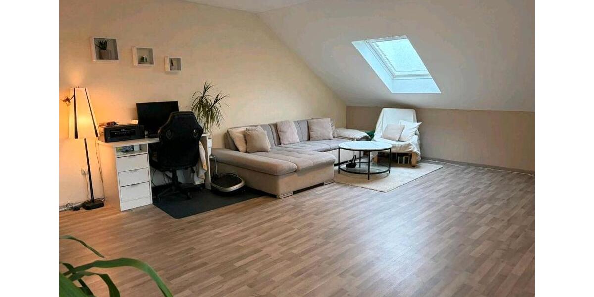 Dachgeschoßwohnung Gerbrunn - 5.5 Zimmer, 130 m&sup2;, 1.350&euro; | Angebot:26573287