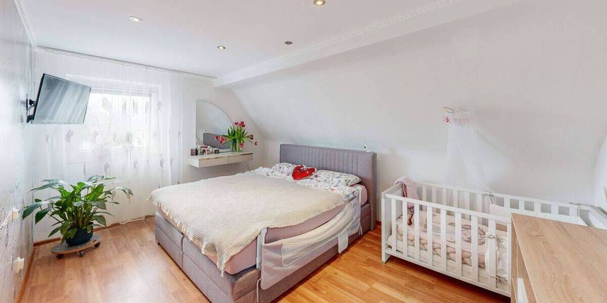 Mehrfamilienhaus, Wohnhaus Geroldshausen - 6 Zimmer, 141 m&sup2;, 420.000&euro; | Angebot:25997017