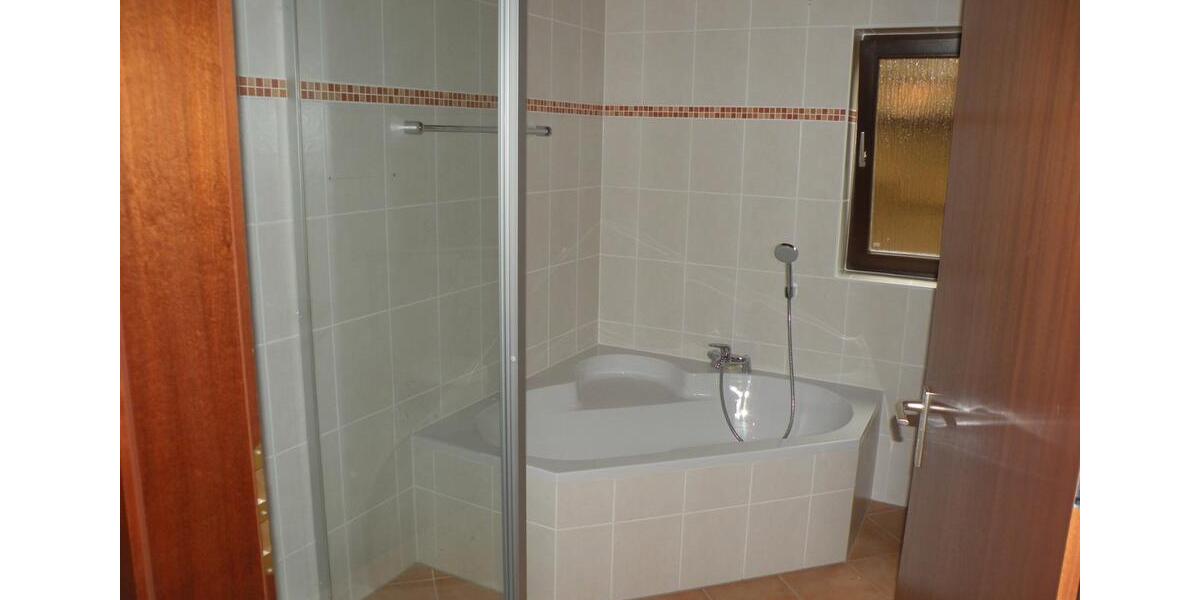 Erdgeschoßwohnung Kitzingen - 4 Zimmer, 110 m&sup2;, 245.000&euro; | Angebot:27162941