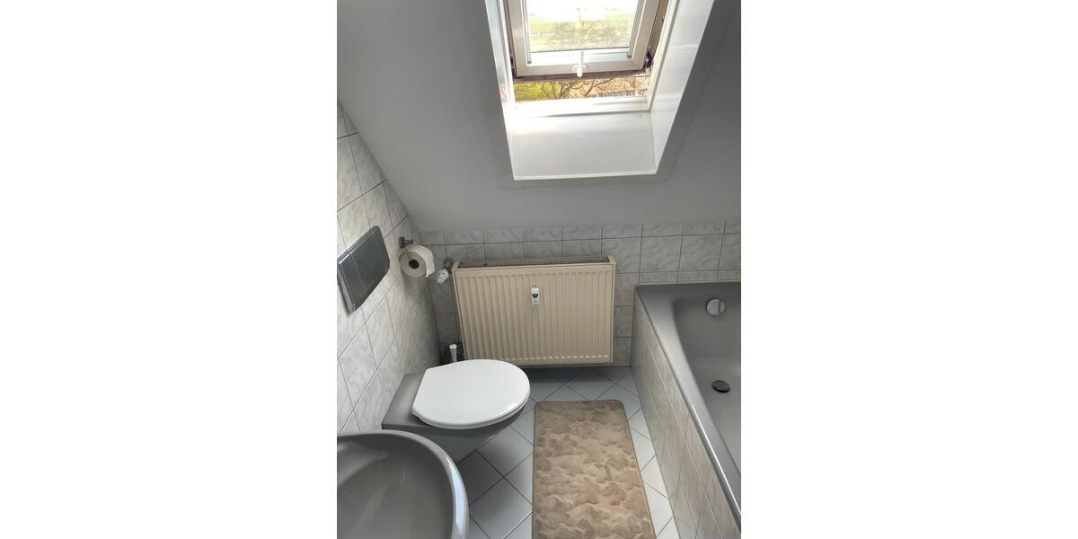 Dachgeschoßwohnung Würzburg Heuchelhof - 1 Zimmer, 70 m&sup2;, 930&euro; | Angebot:26045156