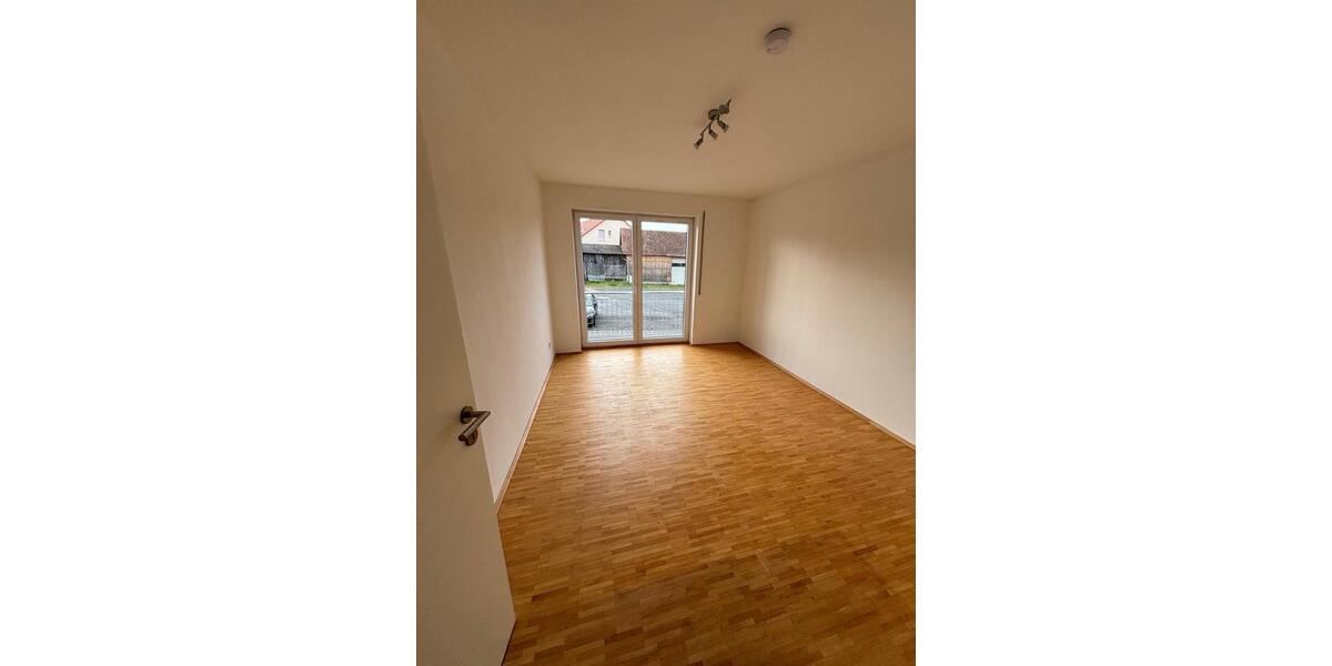 Etagenwohnung Sommerhausen - 3 Zimmer, 88 m&sup2;, 990&euro; | Angebot:26661520