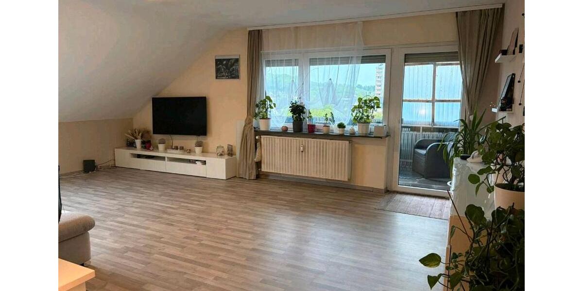 Dachgeschoßwohnung Gerbrunn - 5.5 Zimmer, 130 m&sup2;, 1.350&euro; | Angebot:26573287