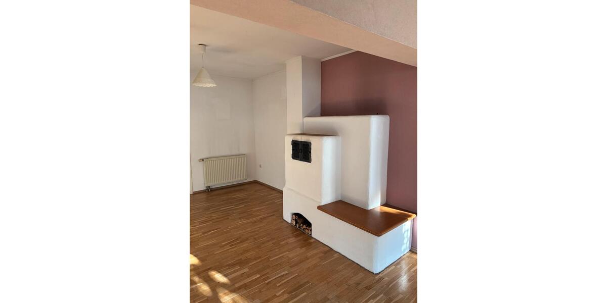 Erdgeschoßwohnung Neubrunn - 3 Zimmer, 120 m&sup2;, 1.500&euro; | Angebot:26444222