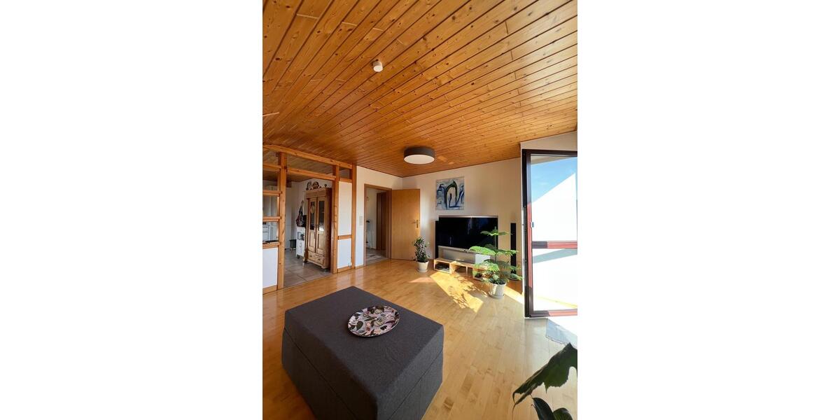 Dachgeschoßwohnung Höchberg - 3 Zimmer, 78 m&sup2;, 850&euro; | Angebot:25881492