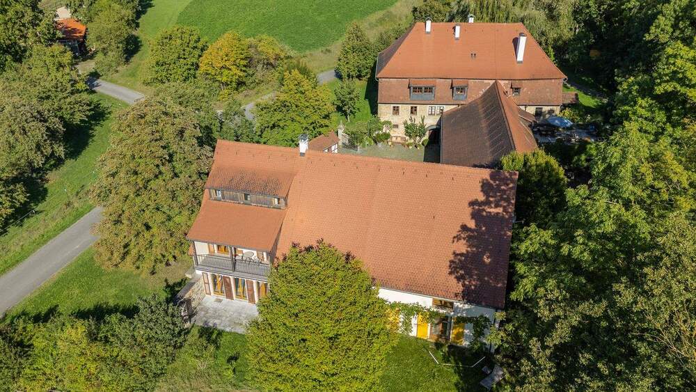 Mehrfamilienhaus, Wohnhaus Willanzheim - 1 Zimmer, 486 m&sup2;, 1.950.000&euro; | Angebot:23253955