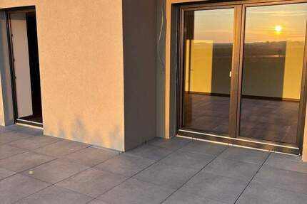 Erstbezug mit Einbauküche, sonniger Terrasse und Stellplätzen in Kolitzheim ! 2 zimmer