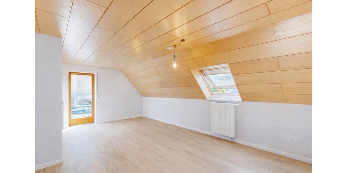 Dachgeschoßwohnung Ochsenfurt - 3 Zimmer, 69 m&sup2;, 940&euro; | Angebot:25404583