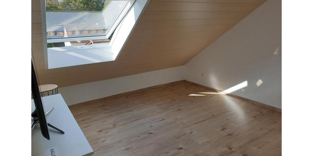 Dachgeschoßwohnung Großrinderfeld - 4 Zimmer, 105 m&sup2;, 680&euro; | Angebot:25990828