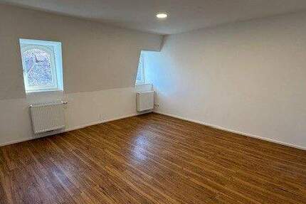 DG-Wohnung mit EBK in zentraler Lage 2 zimmer
