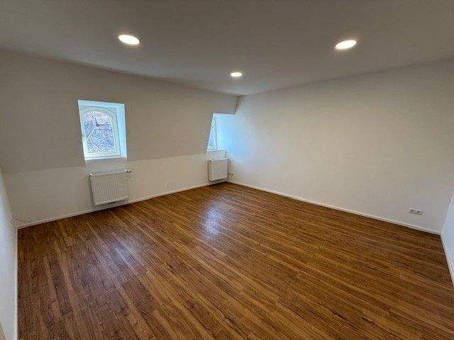DG-Wohnung mit EBK in zentraler Lage 2 zimmer
