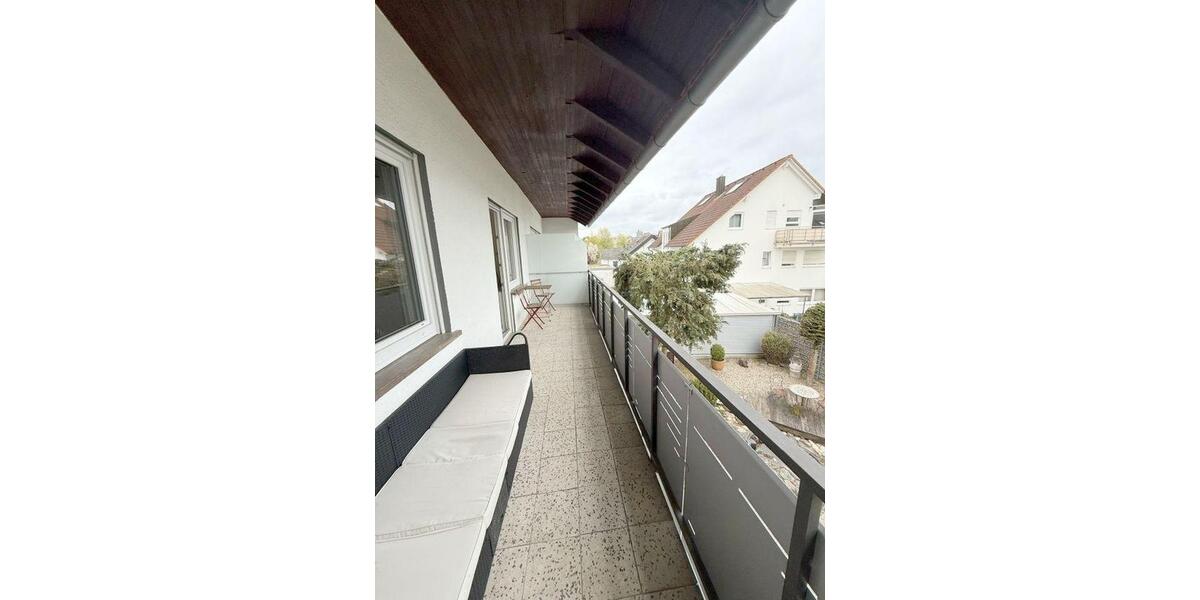 Sehr schöne, helle 1 Zi-Whg mit EBK und Balkon in Waldbüttelbrunn 1 zimmer