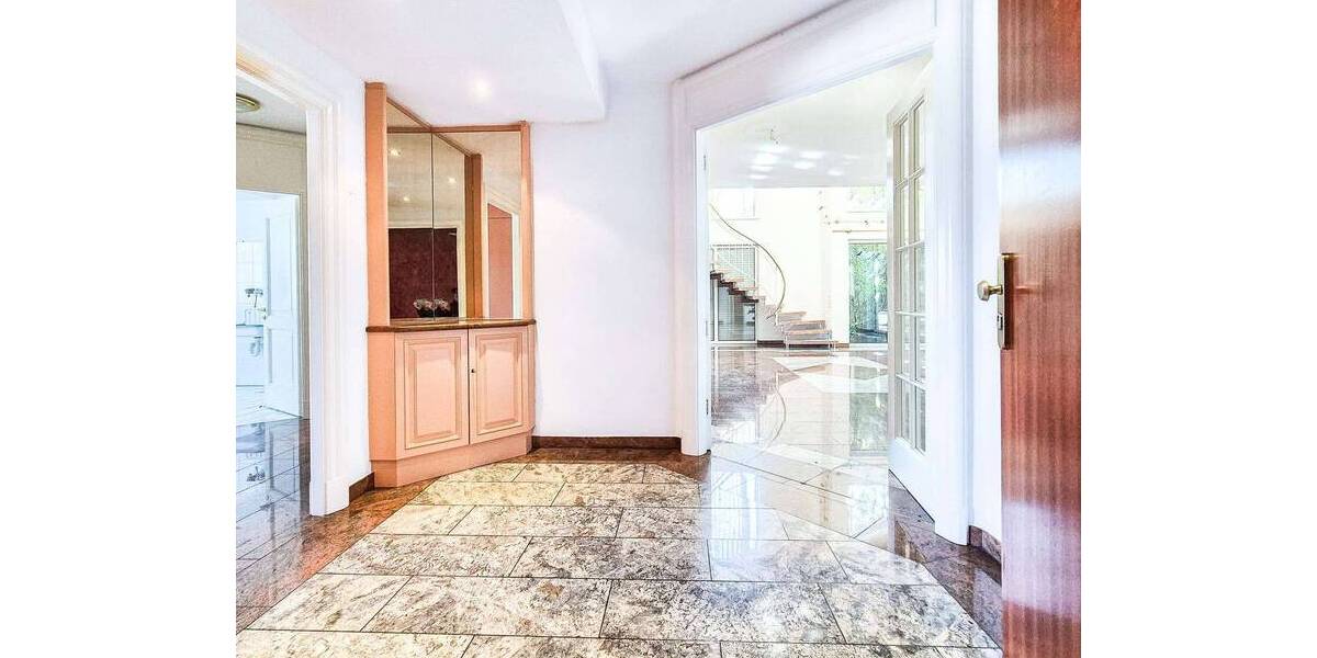 Etagenwohnung Höchberg - 5 Zimmer, 219 m&sup2;, 2.120&euro; | Angebot:26799113