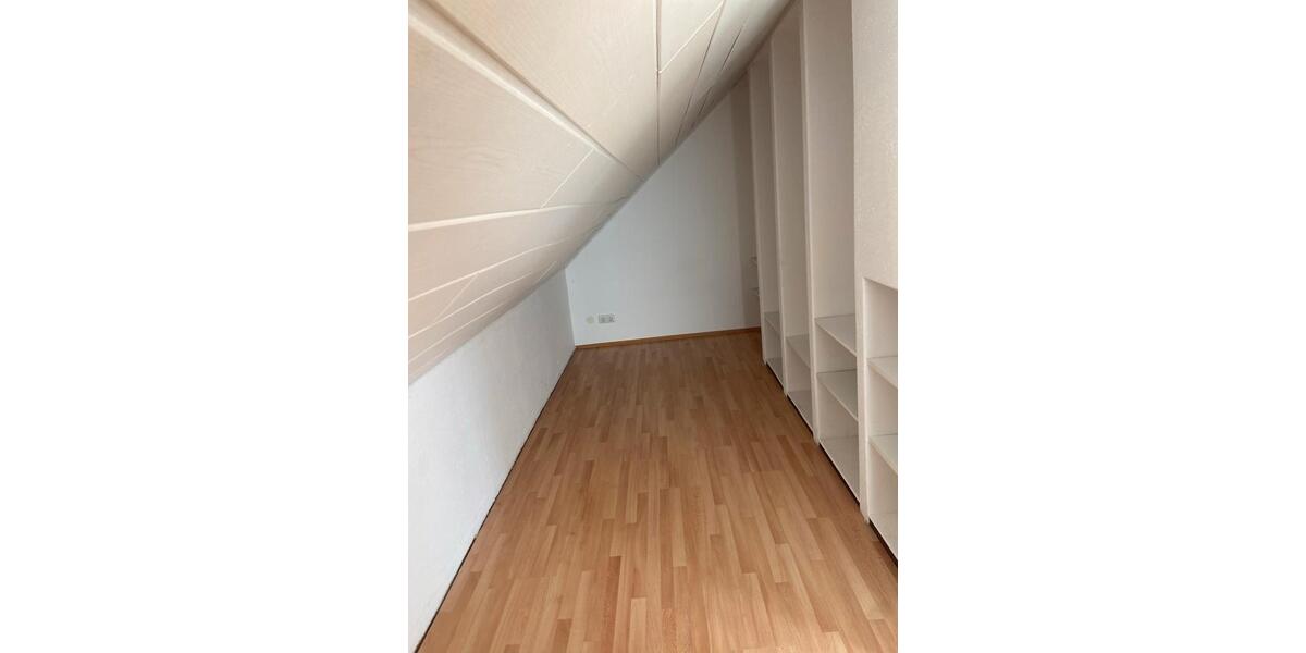 Etagenwohnung Würzburg Heuchelhof - 4 Zimmer, 100 m&sup2;, 1.400&euro; | Angebot:26233579