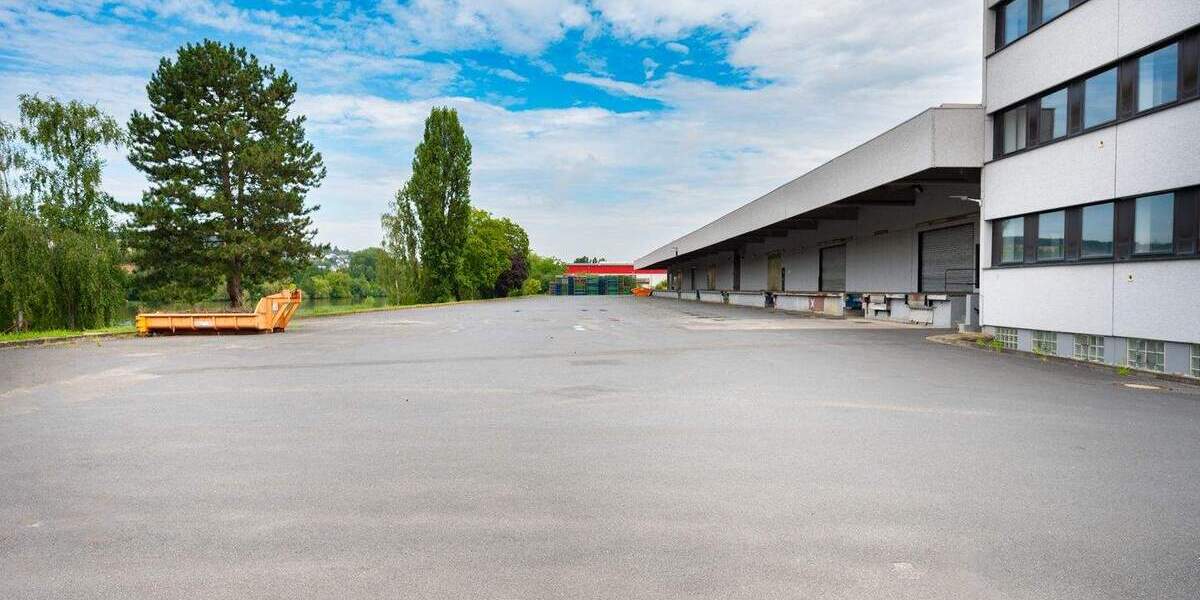 Lagerhalle mit LKW-Werkstatt und Bürogebäude zimmer