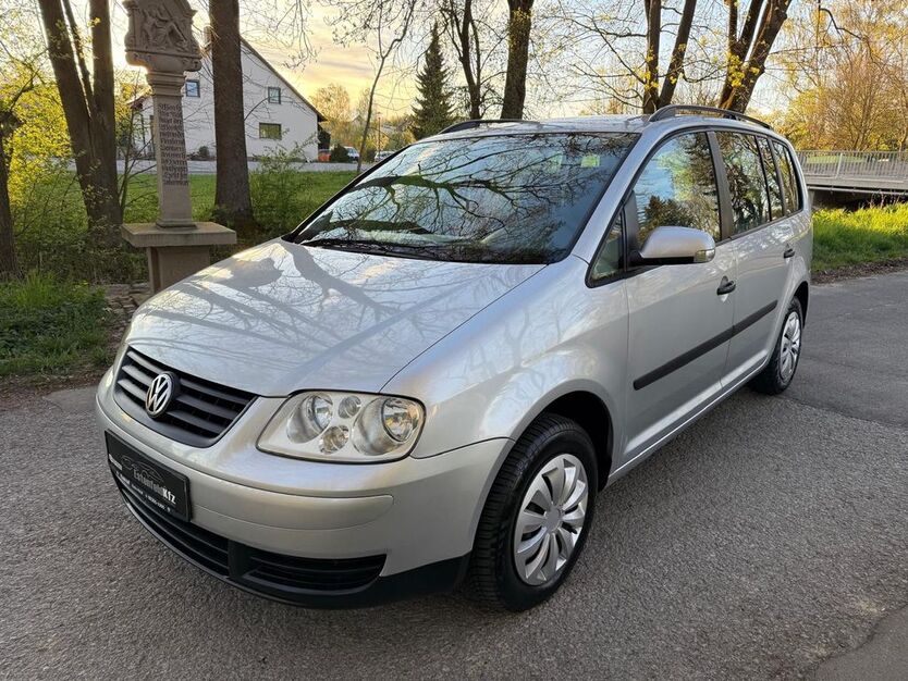 VW Touran 235.000 km 2.599 € Estenfeld 97230