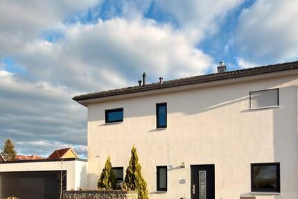 Haus Dettelbach - 5 Zimmer, 140 m&sup2;, 680.000&euro; | Angebot:26132683