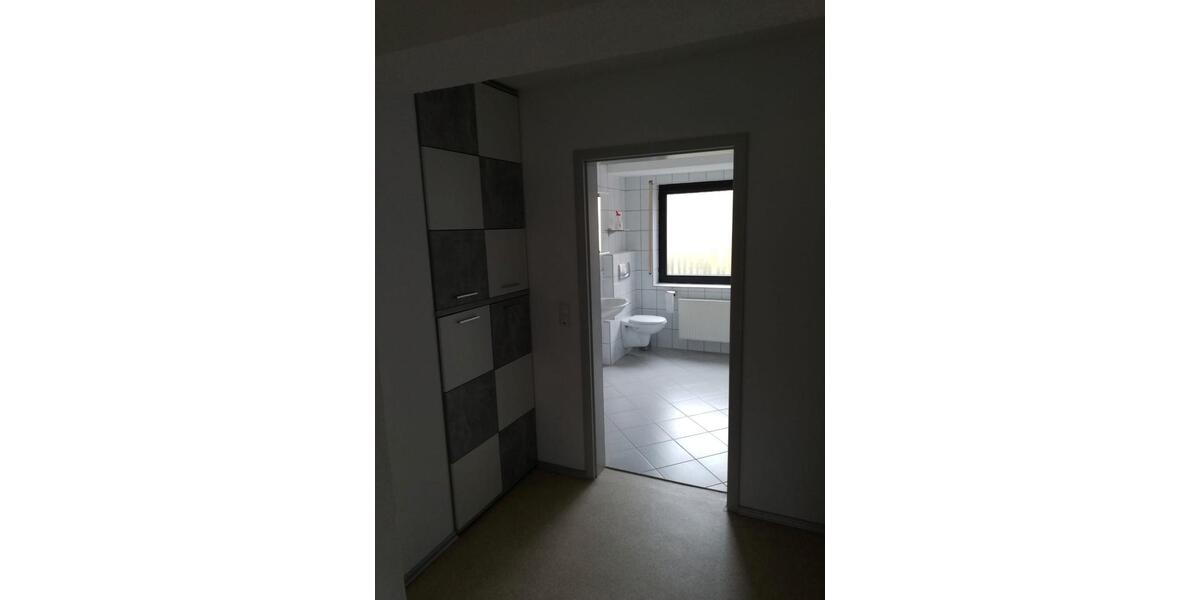 Etagenwohnung Waldbüttelbrunn - 2 Zimmer, 86 m&sup2;, 860&euro; | Angebot:26549892