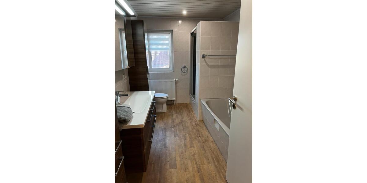 Etagenwohnung Grafenrheinfeld - 5 Zimmer, 135 m&sup2;, 1.200&euro; | Angebot:26329453