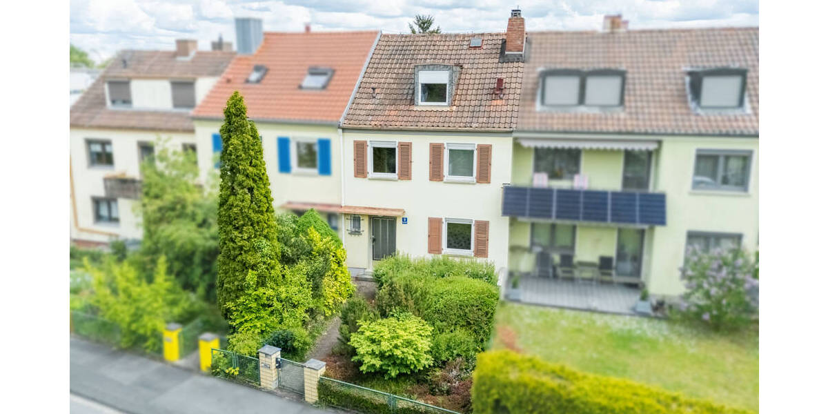 Reihenmittelhaus Würzburg Frauenland - 6 Zimmer, 104 m&sup2;, 399.000&euro; | Angebot:26797381