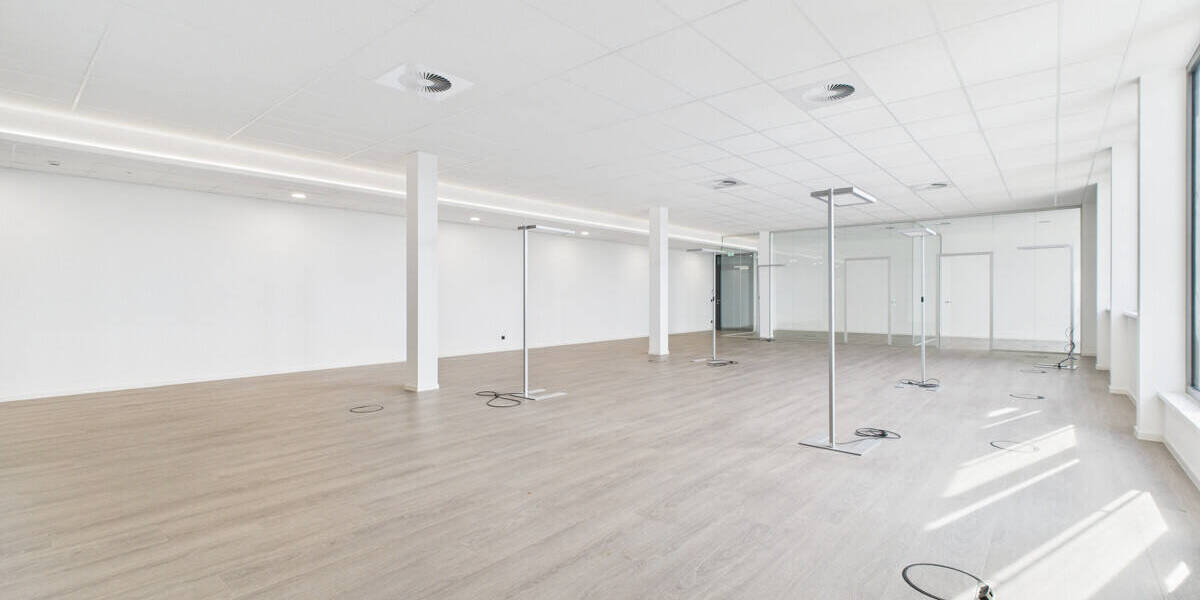 Repräsentatives Büro mit Südbalkon und hochwertiger Ausstattung für Unternehmen zimmer