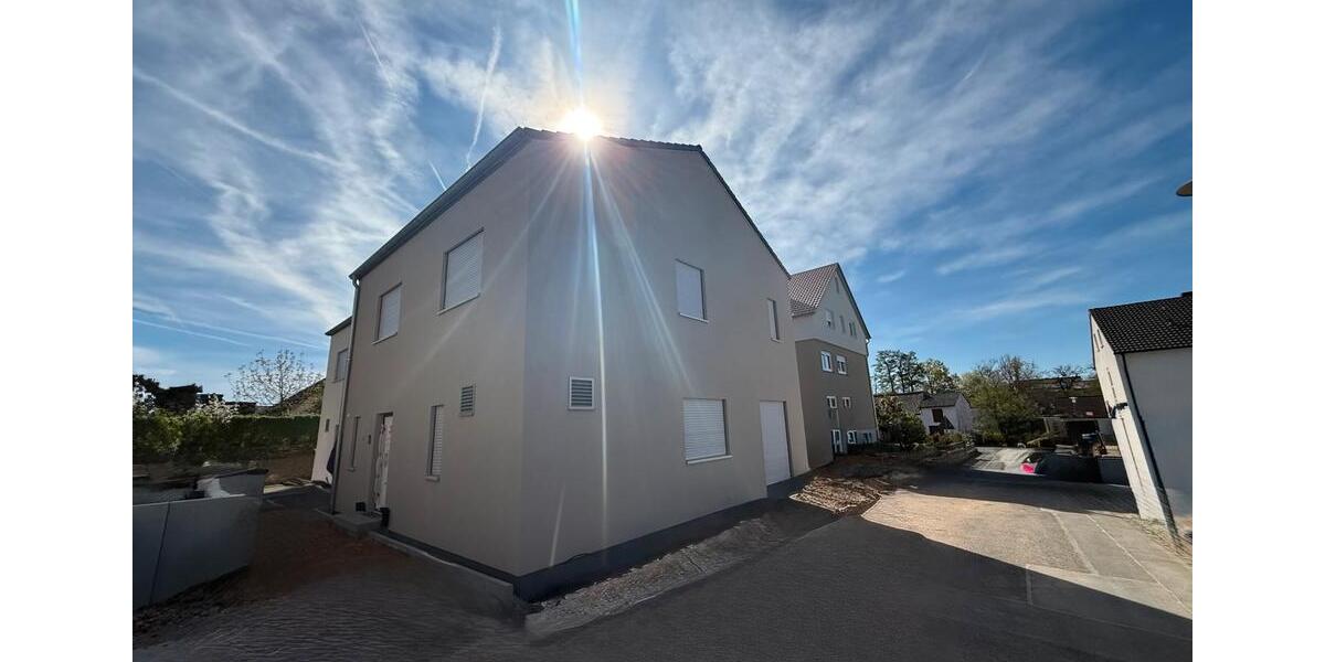 Doppelhaushälfte Unterpleichfeld - 5 Zimmer, 145 m&sup2;, 2.190&euro; | Angebot:26462335