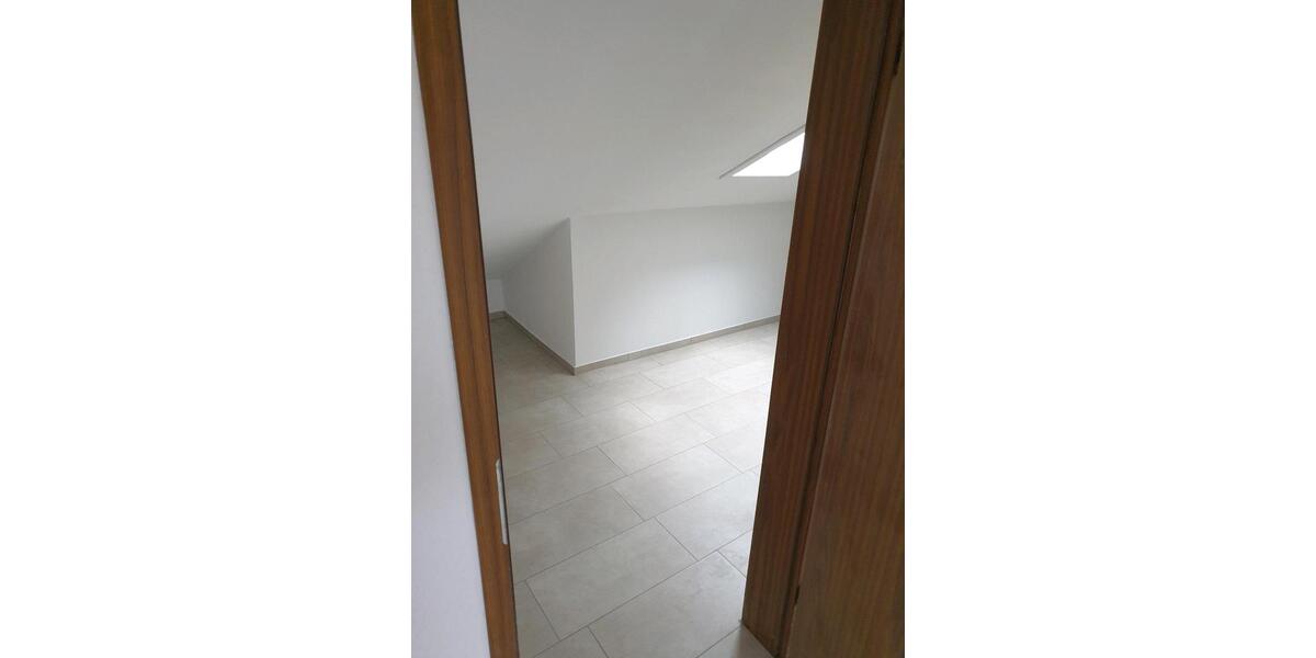 Dachgeschoßwohnung Rimpar - 3 Zimmer, 75 m&sup2;, 900&euro; | Angebot:26476793
