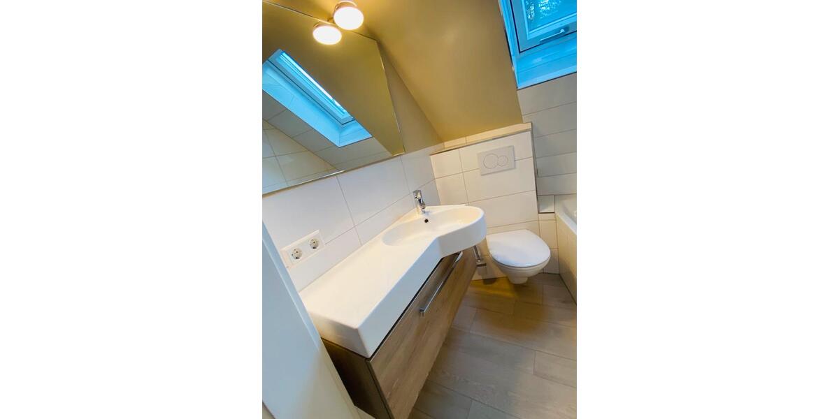 Dachgeschoßwohnung Würzburg - 3 Zimmer, 60 m&sup2;, 800&euro; | Angebot:26451079