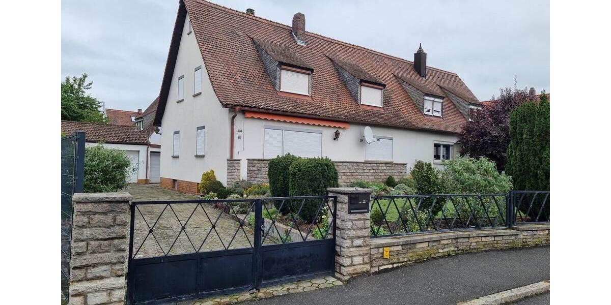 Doppelhaushälfte voll unterkellert mit Doppelgarage zimmer