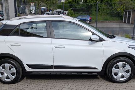 Hyundai i20 74.846 km 8.450 &euro; Würzburg 97078