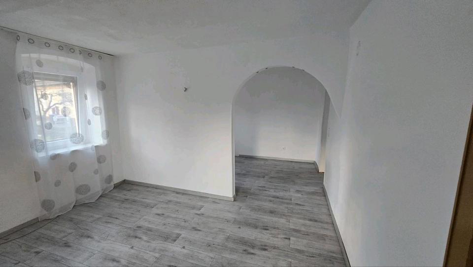 Einfamilienhaus Werneck - 8 Zimmer, 170 m&sup2;, 300.000&euro; | Angebot:26638488