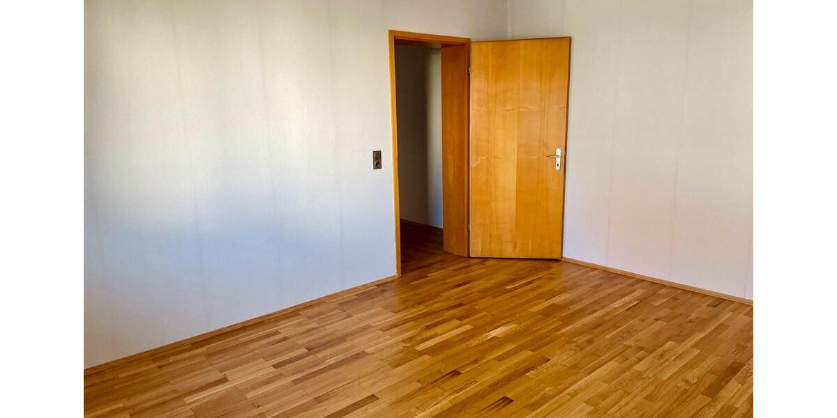 Etagenwohnung Hettstadt - 4 Zimmer, 108 m&sup2;, 1.050&euro; | Angebot:25131993