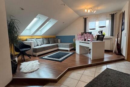 2 Zimmer Wohnung im Dachgeschoss neu Renoviert. 2 zimmer