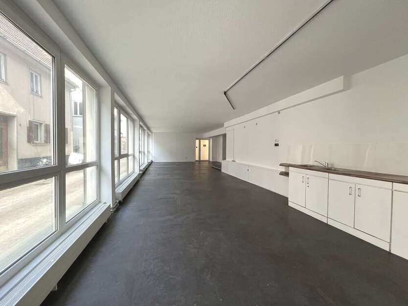 Haus zum Mieten in Karlstadt 2.600 €