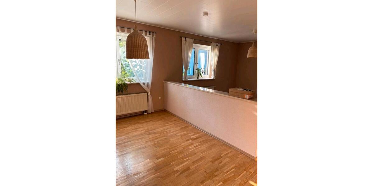 Erdgeschoßwohnung Neubrunn - 3 Zimmer, 120 m&sup2;, 1.100&euro; | Angebot:26459672