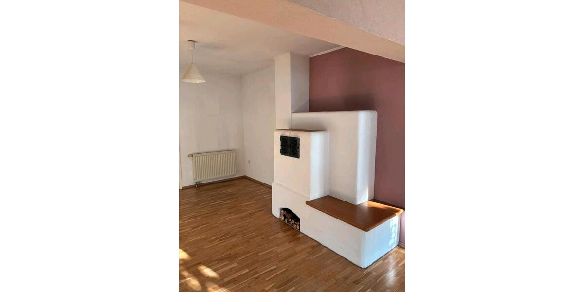 Erdgeschoßwohnung Neubrunn - 3 Zimmer, 120 m&sup2;, 1.100&euro; | Angebot:26459672