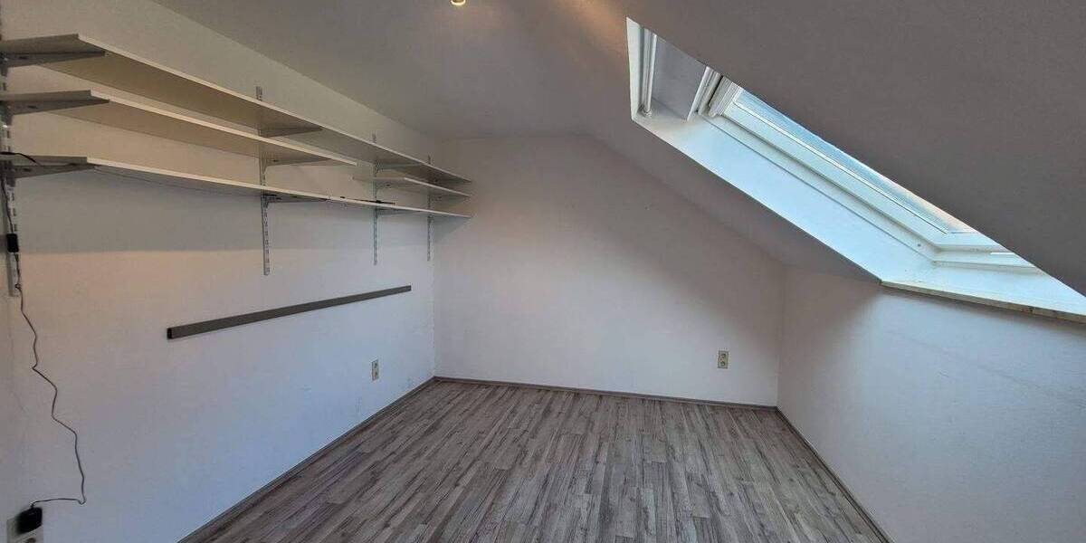 Etagenwohnung Kirchheim - 4 Zimmer, 130 m&sup2;, 980&euro; | Angebot:26920026