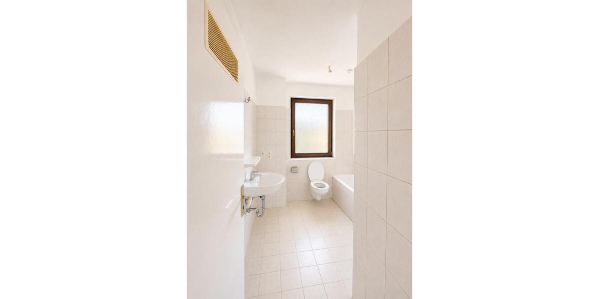 Etagenwohnung Würzburg Heuchelhof - 3 Zimmer, 81 m&sup2;, 1.130&euro; | Angebot:26619266