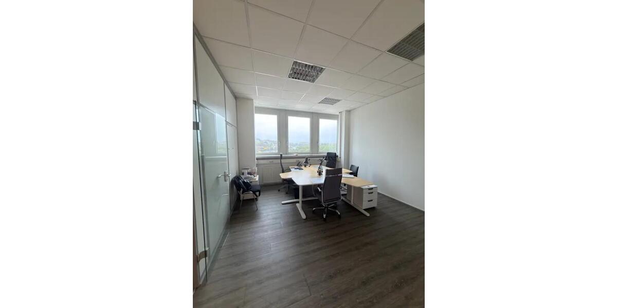 Moderne Bürofläche mit Weitblick – 186 m² im obersten Stockwerk zimmer