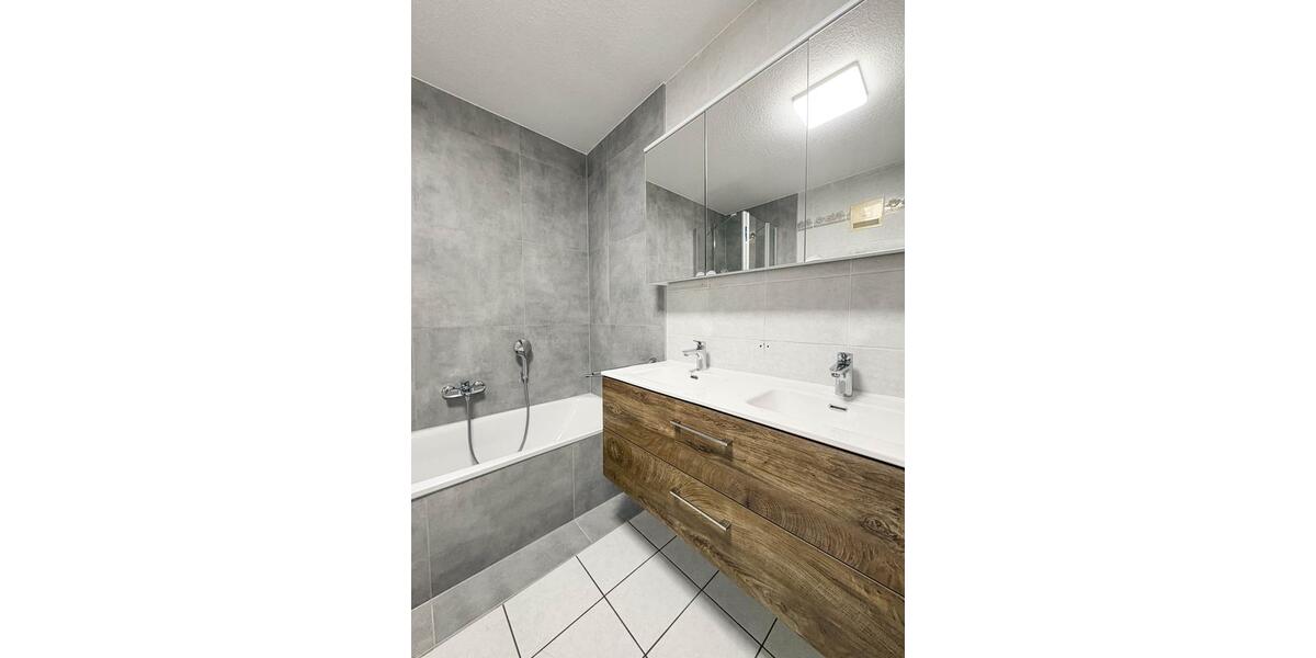 Dachgeschoßwohnung Würzburg Lengfeld - 3 Zimmer, 117 m&sup2;, 1.290&euro; | Angebot:25960436