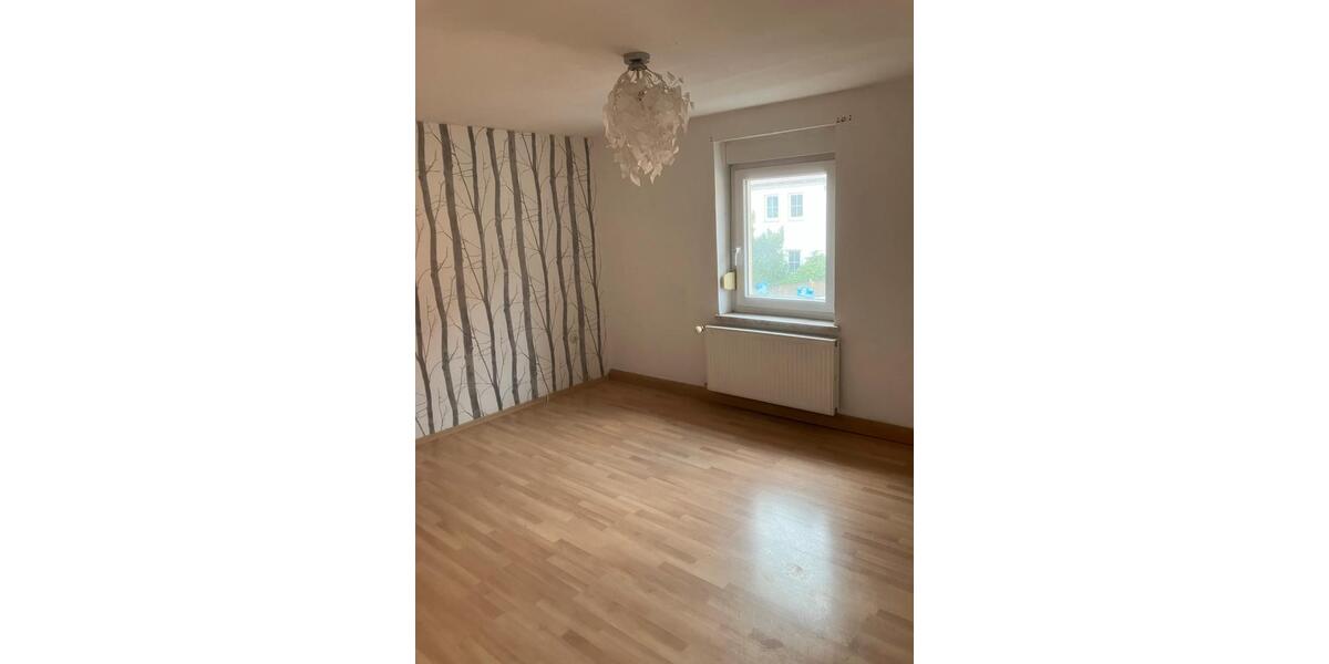 Mehrfamilienhaus, Wohnhaus Giebelstadt - 8 Zimmer, 210 m&sup2;, 199.000&euro; | Angebot:26465328