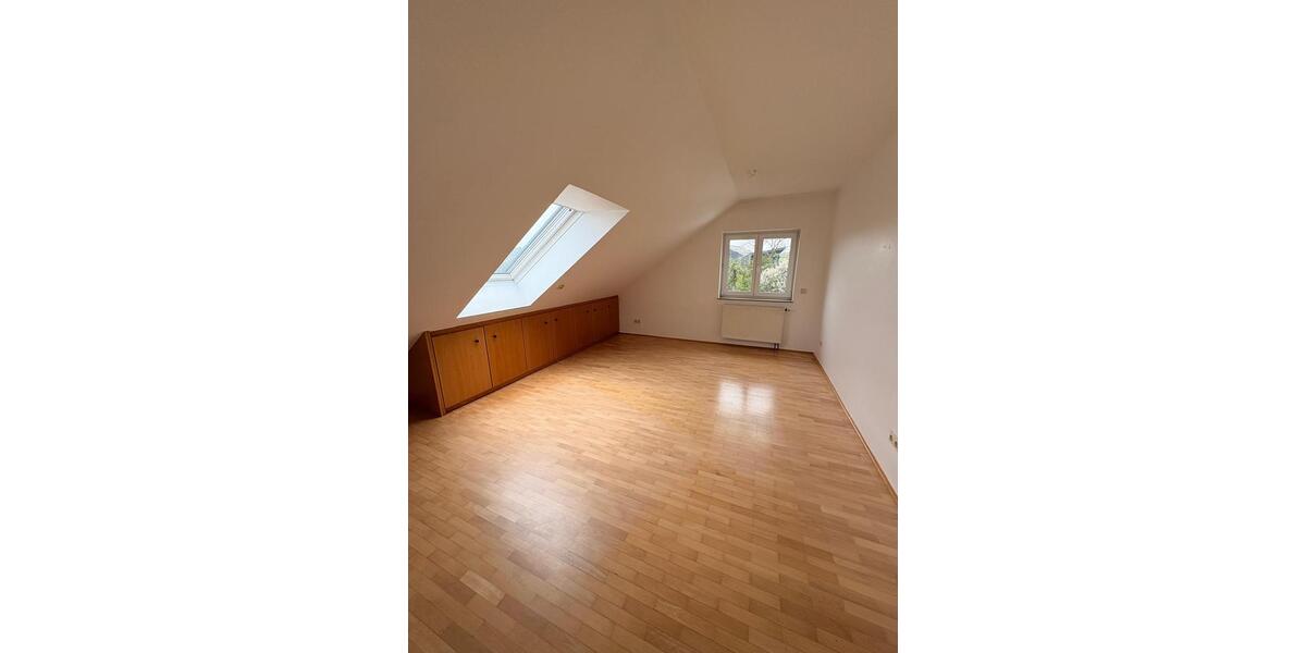 Maisonettenwohnung Würzburg Dürrbachau - 4 Zimmer, 134 m&sup2;, 1.650&euro; | Angebot:26256521