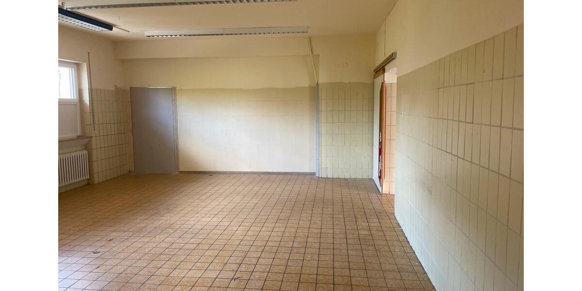 Helle Gewerbeimmobilie, Laden, Büro, Lager zimmer