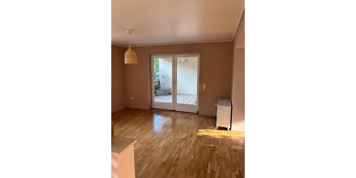 Erdgeschoßwohnung Neubrunn - 3 Zimmer, 120 m&sup2;, 1.500&euro; | Angebot:26444222