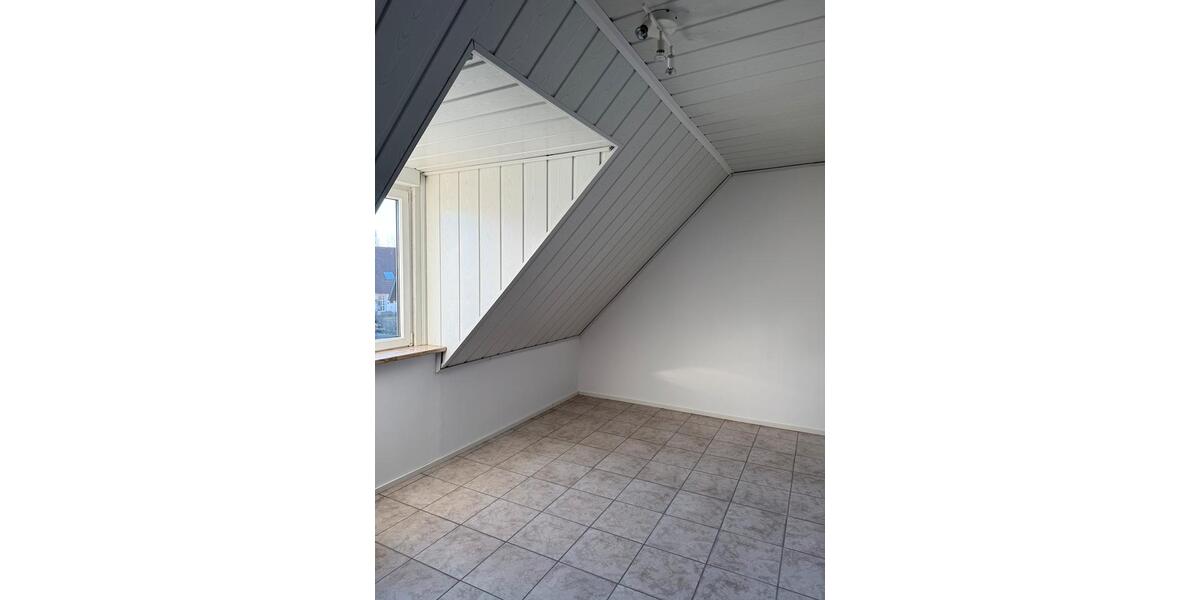 Dachgeschoßwohnung Grafenrheinfeld - 3 Zimmer, 85 m&sup2;, 900&euro; | Angebot:26169839