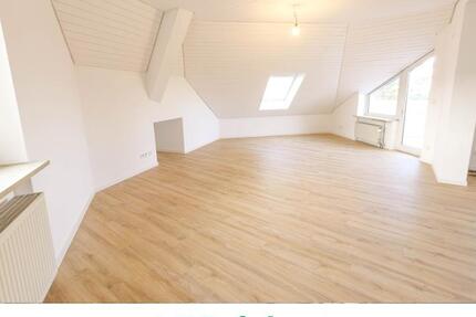 Helle 2-Zimmer-Dachgeschosswohnung mit Blick ins Grüne 2 zimmer