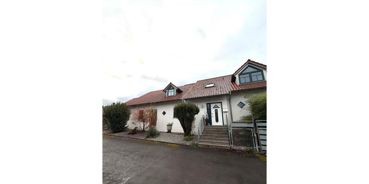 Wunderschöne EG-Wohnung - exklusiver Pool, Kamin & großem Garten 5.5 zimmer