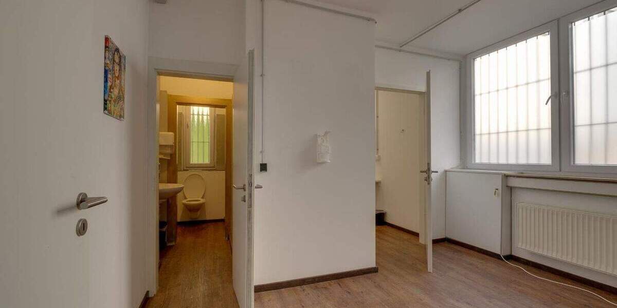 Moderne Gewerbefläche für Büro, Praxis oder Studio - zentrale Lage in Würzburg-Sanderau zimmer